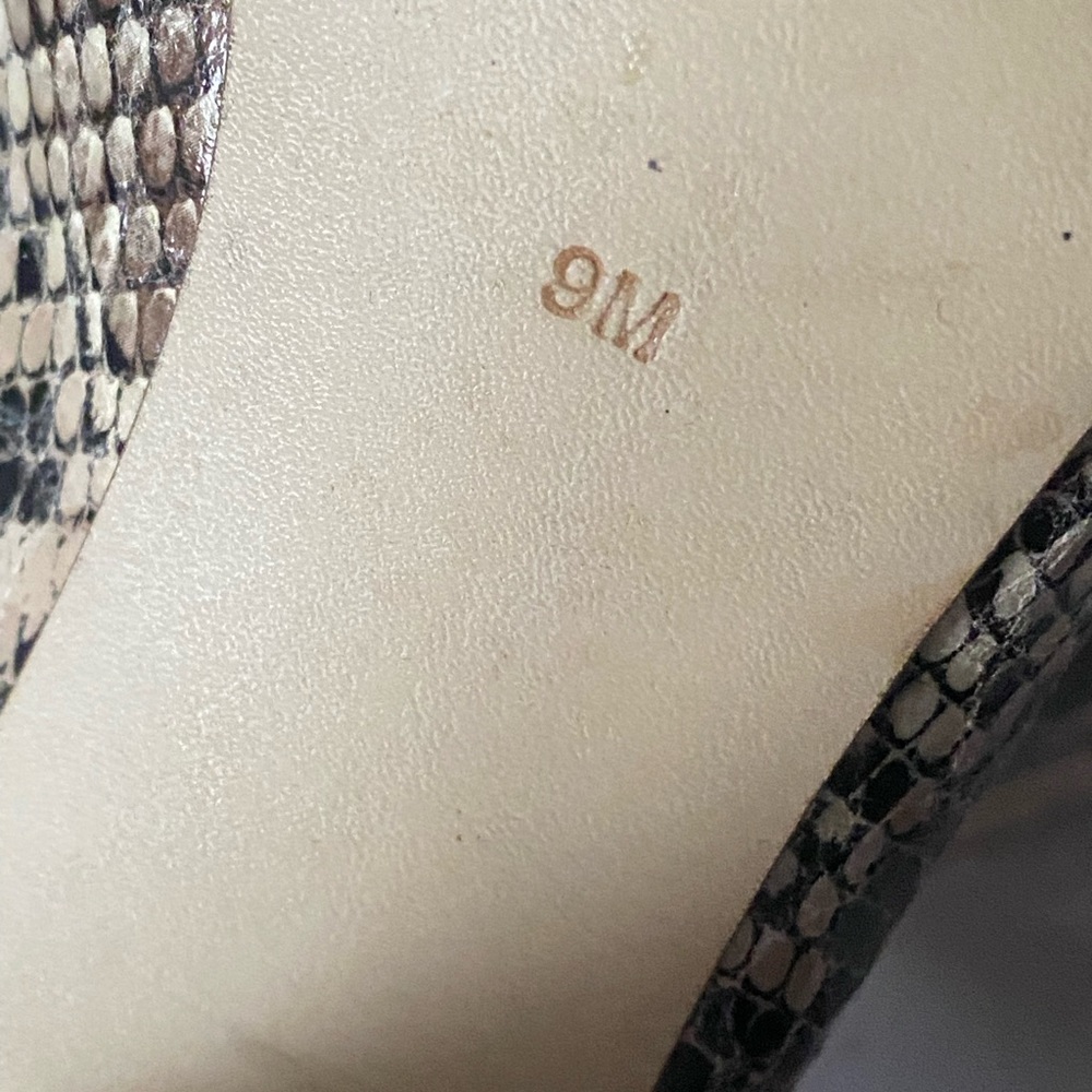 Guess 9M Reptile/Gold metallic ankle sandal
